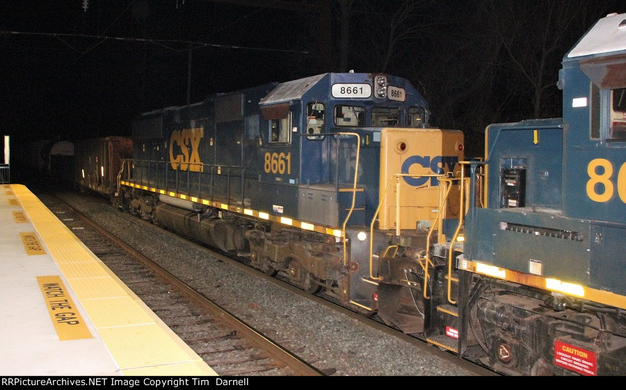 CSX 8661 on Q403